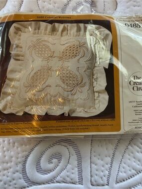 The Creative Circle Colonial Welcome Pineapple Candlewicking Pillow Cover Kit